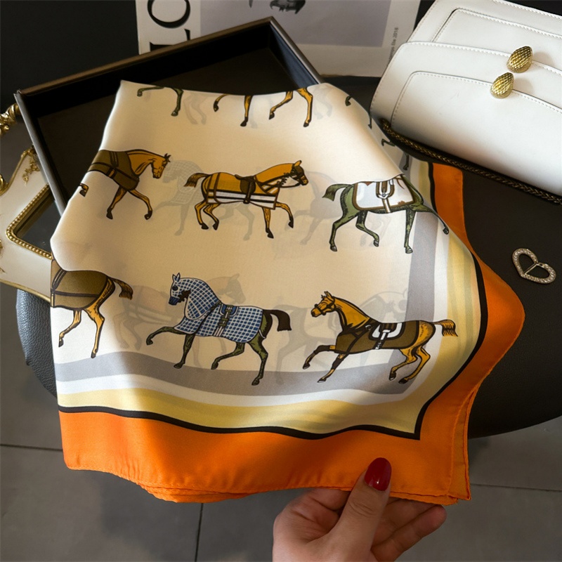 Luxury Skincare Headband - Luxe Merk 2026 Paard Print Vierkante